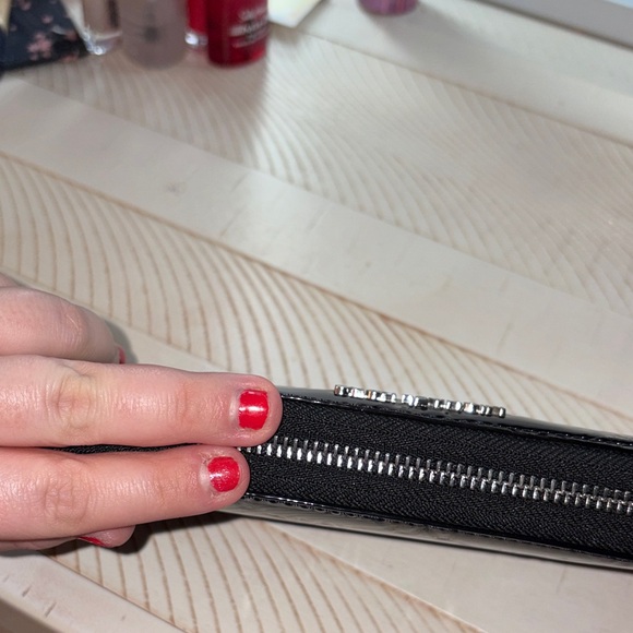 Jet Set Large Logo Wallet - Picture 9 of 10